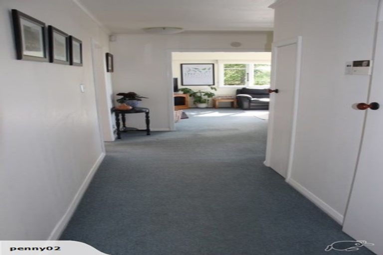 Photo of property in 19 Romney Square, Tawa, Wellington, 5028