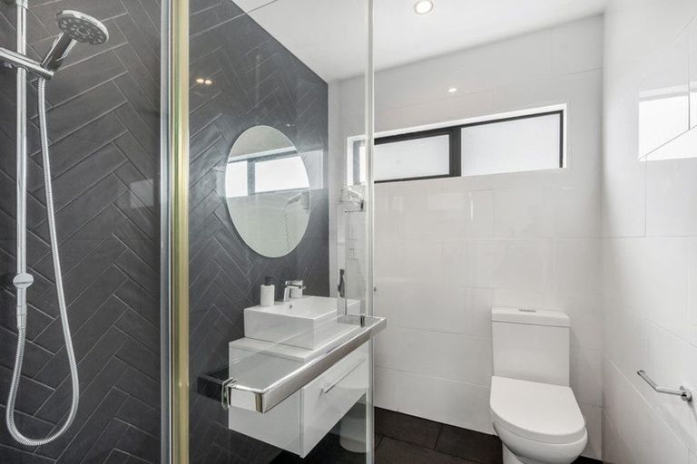 Photo of property in 3 Glucina Avenue, West Harbour, Auckland, 0618