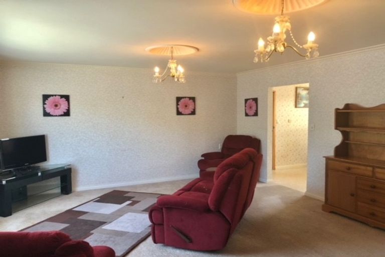 Photo of property in 16a Hornsby Street, Carterton, 5713