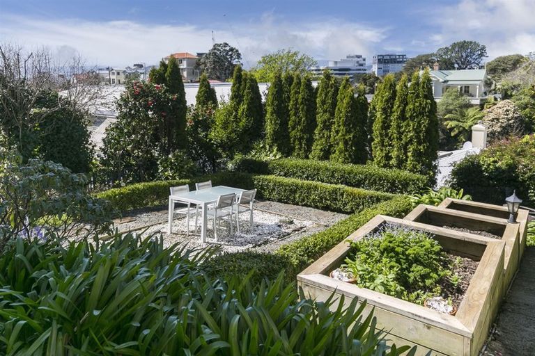 Photo of property in 20 Barton Terrace, Thorndon, Wellington, 6011