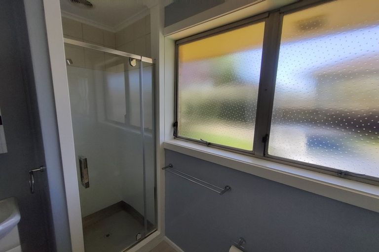 Photo of property in 2/21 Trentham Road, Papakura, 2110