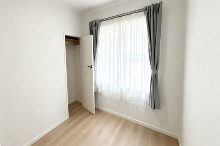 Photo of property in 4 Ayton Drive, Totara Vale, Auckland, 0629