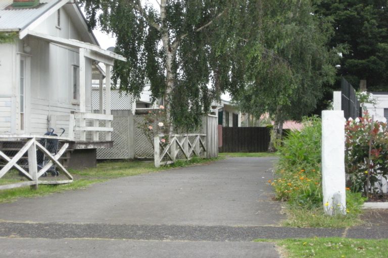 Photo of property in 2/87 Kayes Road, Pukekohe, 2120