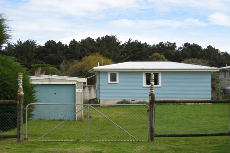 Photo of property in 10 Drake Street, Waikawa Beach, Manakau, 5573