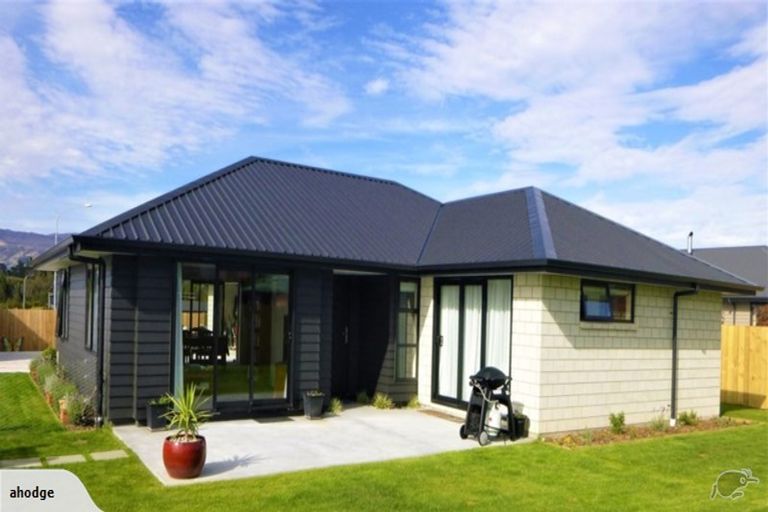 Photo of property in 14 Hebbard Court, Albert Town, Wanaka, 9305