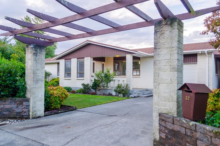 Photo of property in 32 Victoria Street, Carterton, 5713