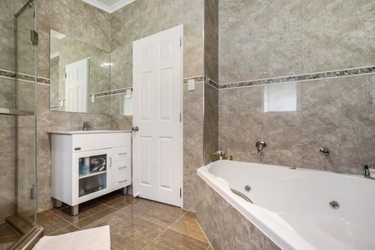 Photo of property in 33 Agapanthus Place, Flat Bush, Auckland, 2016