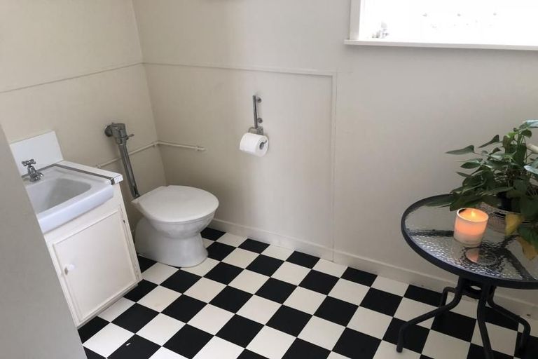 Photo of property in 9 Wadestown Road, Wadestown, Wellington, 6012