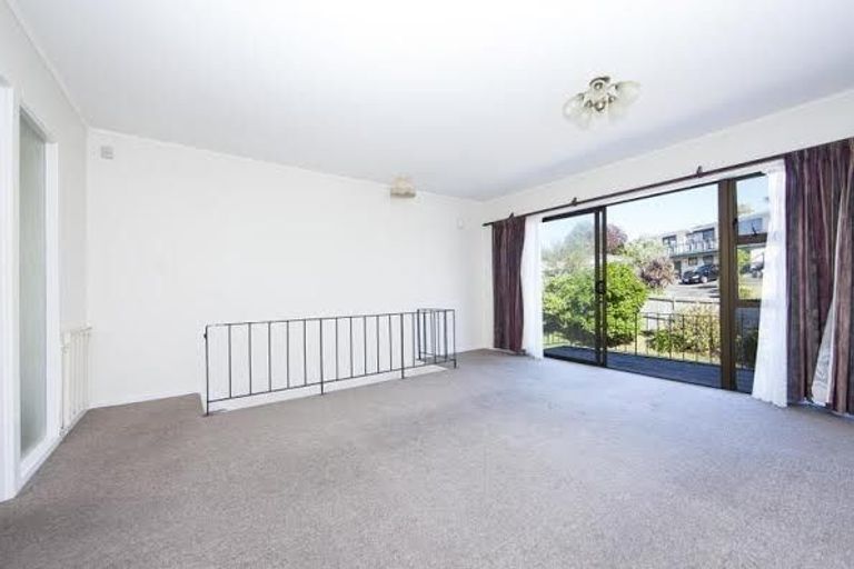 Photo of property in 3/41 Chatsworth Crescent, Pakuranga Heights, Auckland, 2010