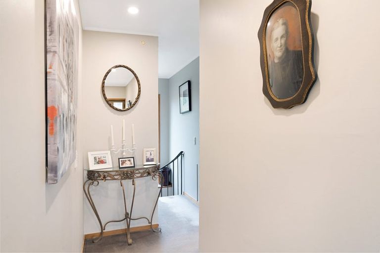 Photo of property in 2/5 Highlight Parade, Te Atatu South, Auckland, 0610