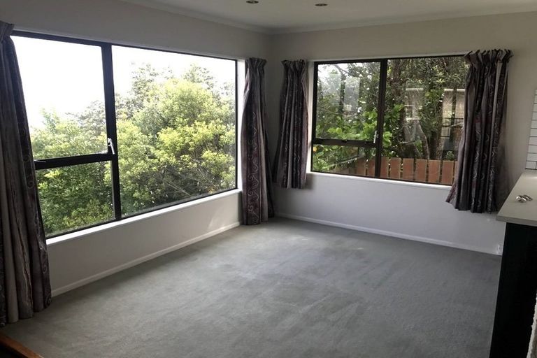 Photo of property in 6 Oakleigh Street, Maungaraki, Lower Hutt, 5010