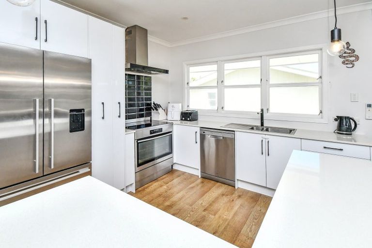 Photo of property in 15 Les Marston Place, Pukekohe, 2120