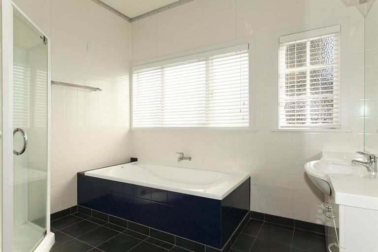 Photo of property in 5 King Street, Northcote Point, Auckland, 0627