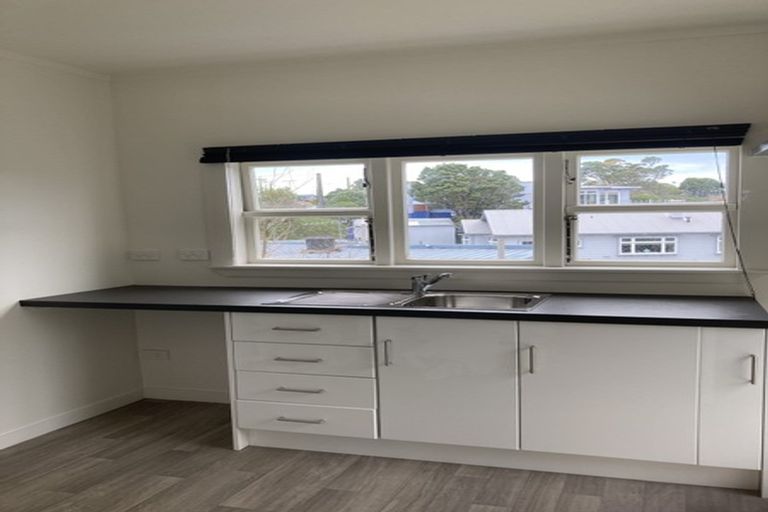 Photo of property in 138 The Ridgeway, Mornington, Wellington, 6021