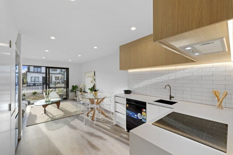 Photo of property in 2/4 Glenburn Road, Hobsonville, 0616