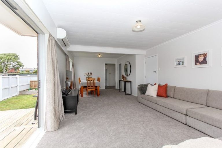 Photo of property in 30 Nevada Drive, Merrilands, New Plymouth, 4312