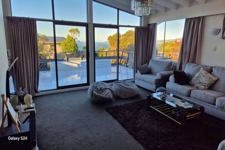 Photo of property in 17 Maple Grove, Maungaraki, Lower Hutt, 5010