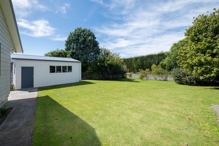 Photo of property in 16 Deakin Place, Clive, 4102