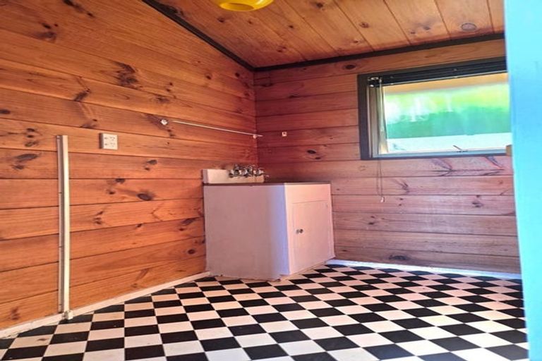 Photo of property in 3 Chestnut Grove, Maungaraki, Lower Hutt, 5010