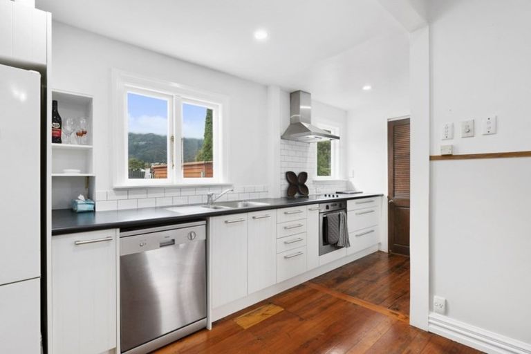 Photo of property in 2a Harris Street, Naenae, Lower Hutt, 5011