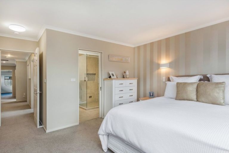 Photo of property in 22 Mangakoea Place, St Andrews, Hamilton, 3200