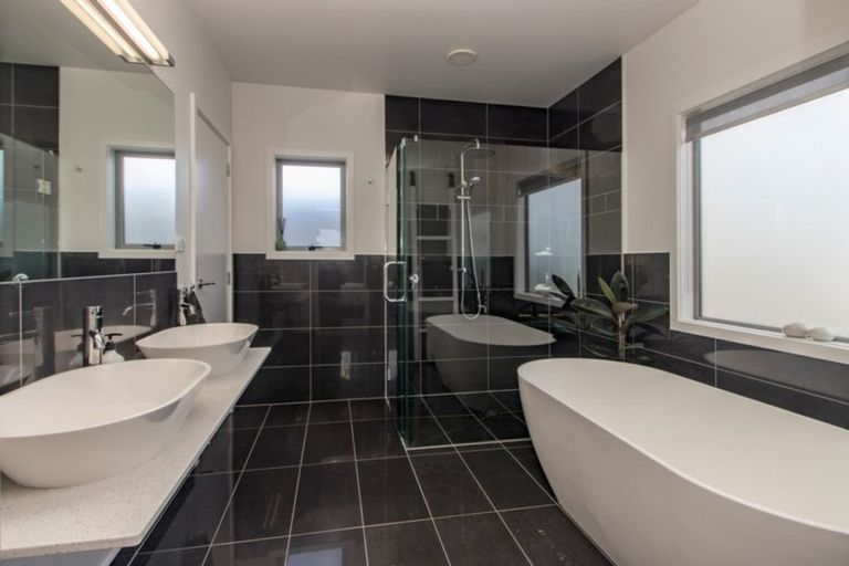 Photo of property in 7 Kapiti Drive, Poraiti, Napier, 4112