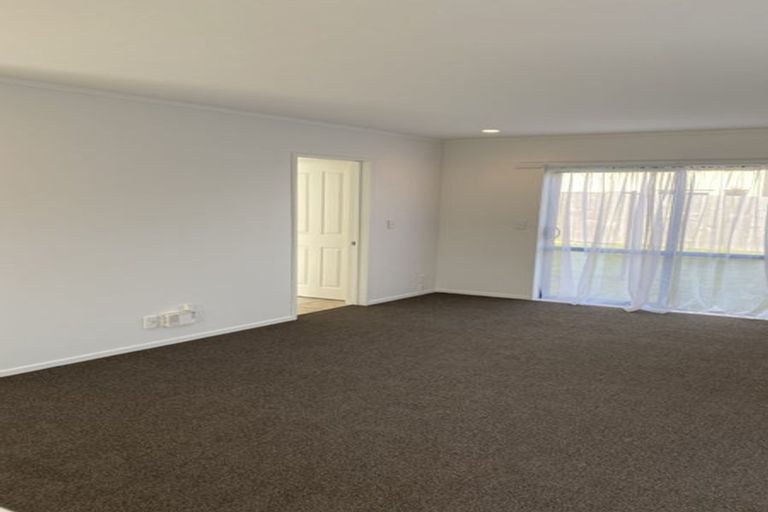 Photo of property in 12 Duxfield Drive, Ranui, Auckland, 0612