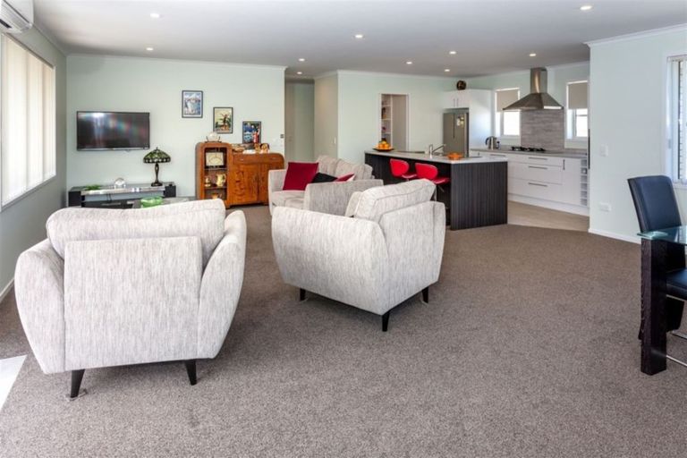 Photo of property in 80 Golden Shore Place, Coromandel, 3506