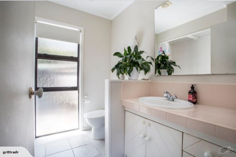 Photo of property in 1/10 Morton Avenue, Forrest Hill, Auckland, 0620