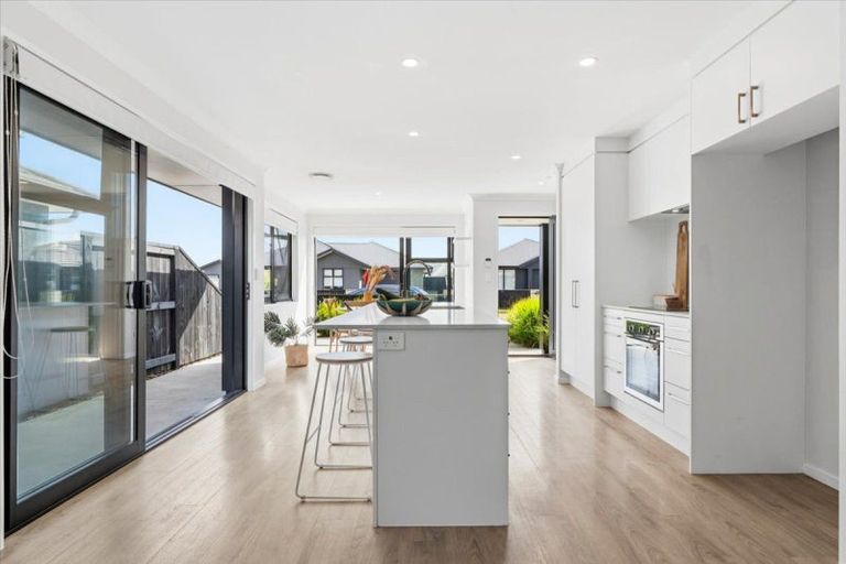 Photo of property in 122 Union Drive, Papamoa, 3118