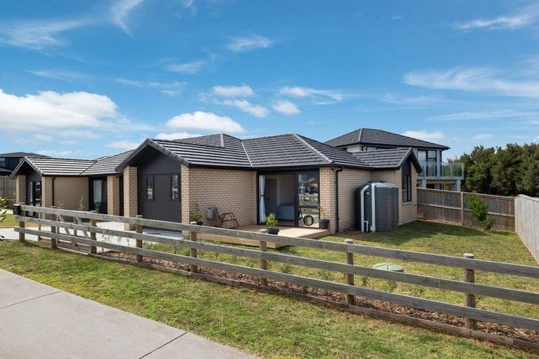 Photo of property in 17 Omahuru Road, Glenbrook, 2681