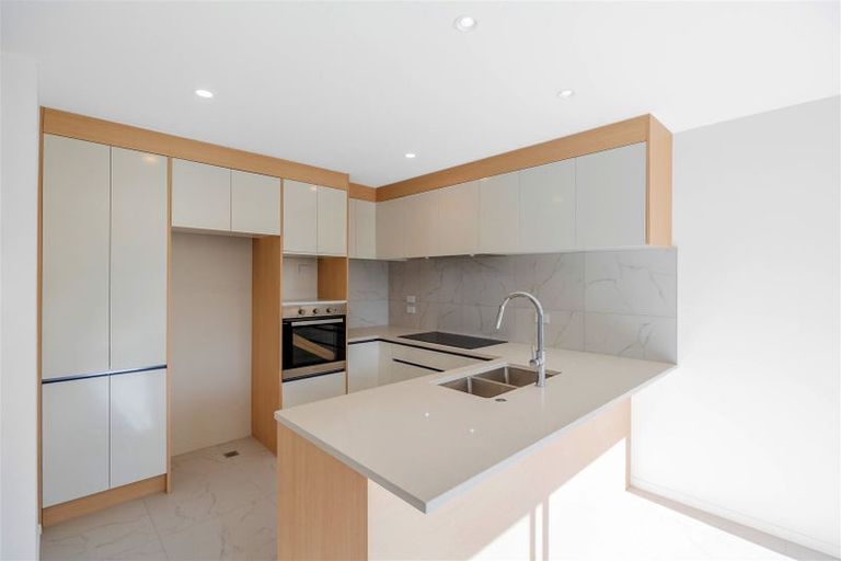 Photo of property in 15 Korokio Lane, Henderson, Auckland, 0612