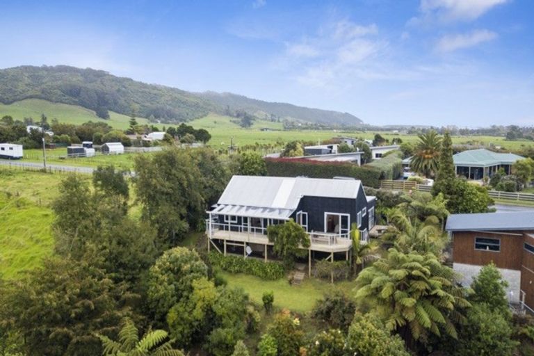 Photo of property in 127 Wairau Road, Oakura, 4314