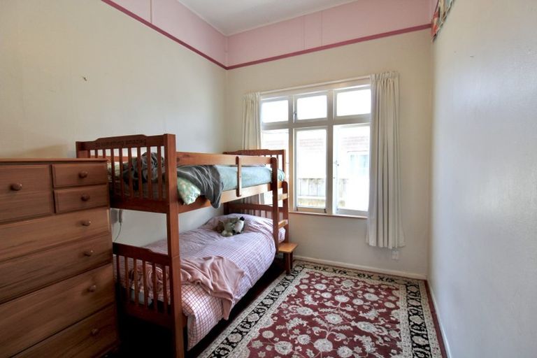 Photo of property in 30 Whites Line West, Woburn, Lower Hutt, 5010