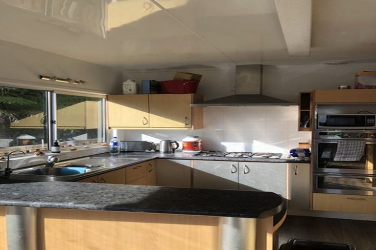 Photo of property in 74 Rayner Road, Piha, New Lynn, 0772