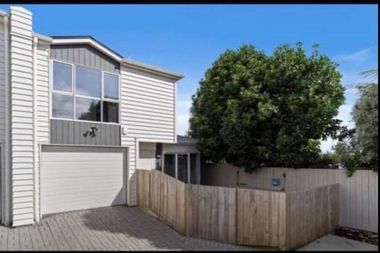 Photo of property in 57f Arimu Road, Papakura, 2110
