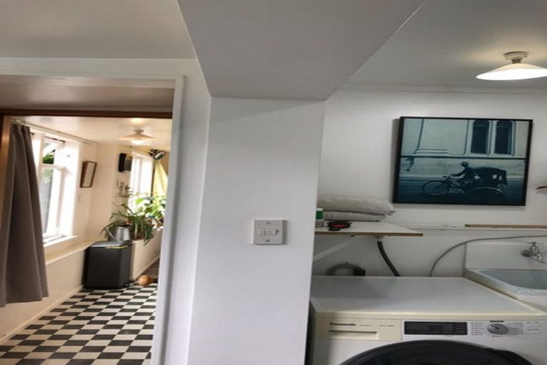 Photo of property in 9 Lerwick Terrace, Melrose, Wellington, 6023