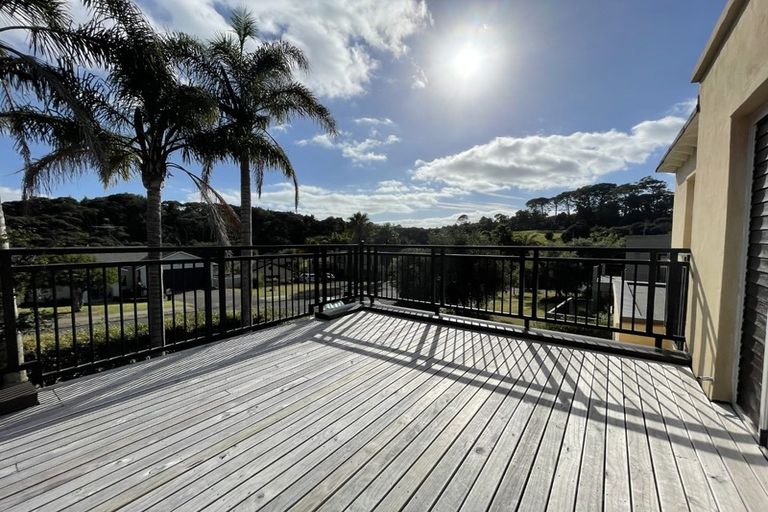 Photo of property in 1 Widdison Place, Albany, Auckland, 0632