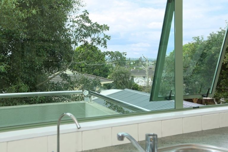 Photo of property in 28a Felgrove Street, Glendene, Auckland, 0602