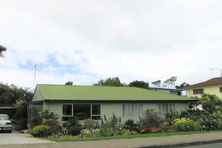 Photo of property in 1 Lysnar Street, Okitu, Gisborne, 4010