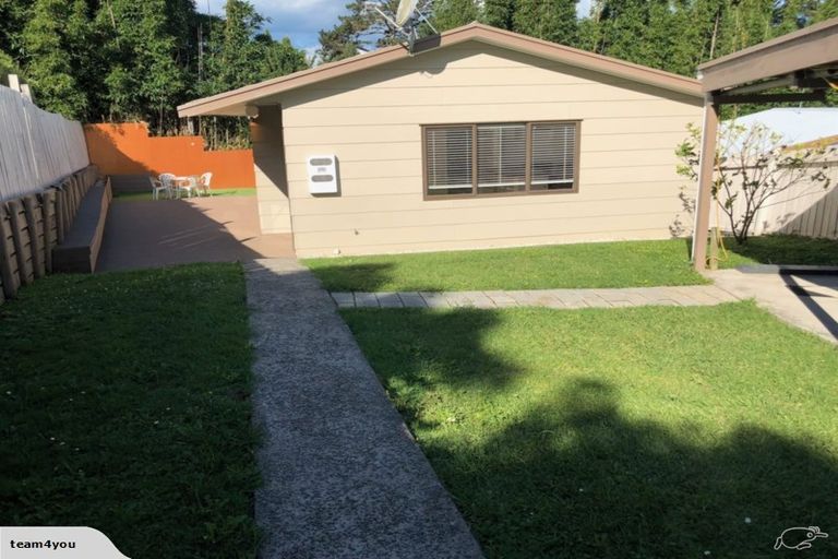 Photo of property in 2/95 Hobsonville Road, West Harbour, Auckland, 0618