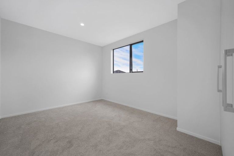 Photo of property in 8a Poruru Close, Papakura, 2110