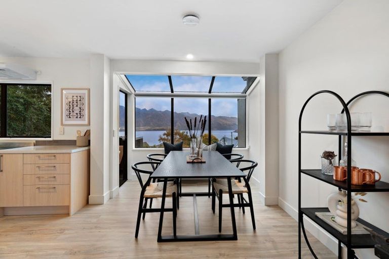 Photo of property in 17b Wynyard Crescent, Fernhill, Queenstown, 9300