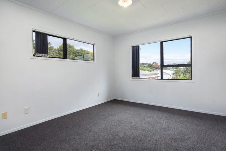 Photo of property in 67 Meadowvale Rise, Titirangi, Auckland, 0604