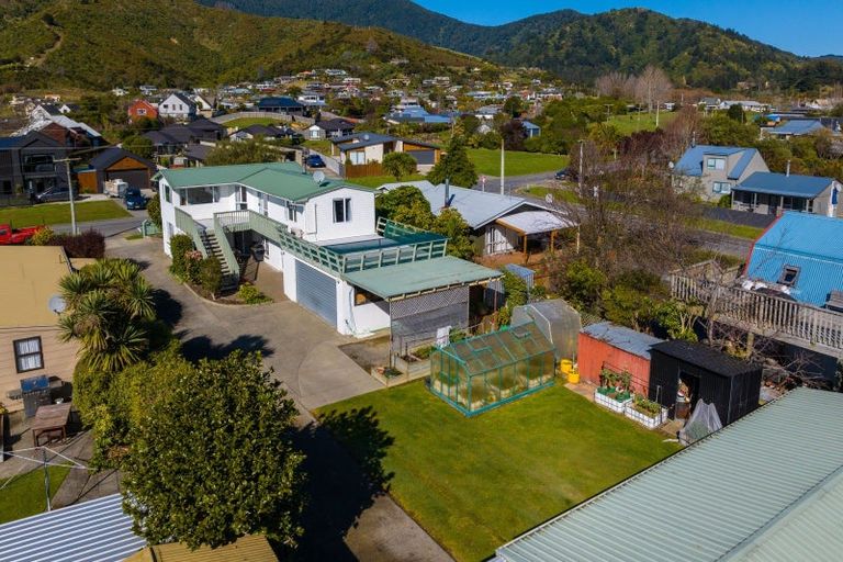 Photo of property in 48 Beach Road, Waikawa, Picton, 7220