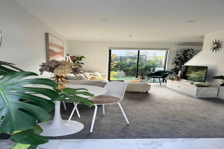 Photo of property in 7/24 Yeovil Road, Te Atatu Peninsula, Auckland, 0610