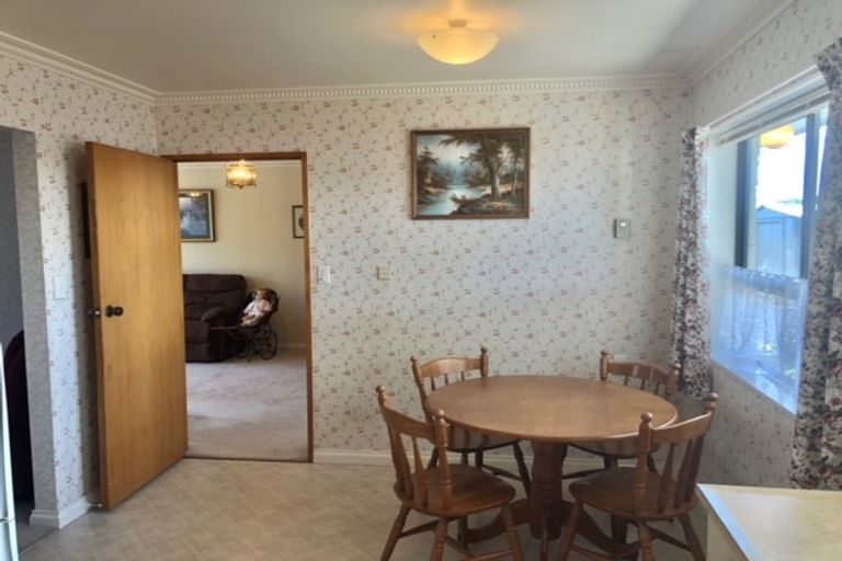 Photo of property in 16a Hornsby Street, Carterton, 5713