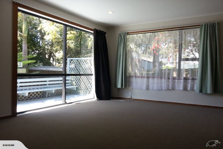 Photo of property in 28 Urlich Drive, Ranui, Auckland, 0612