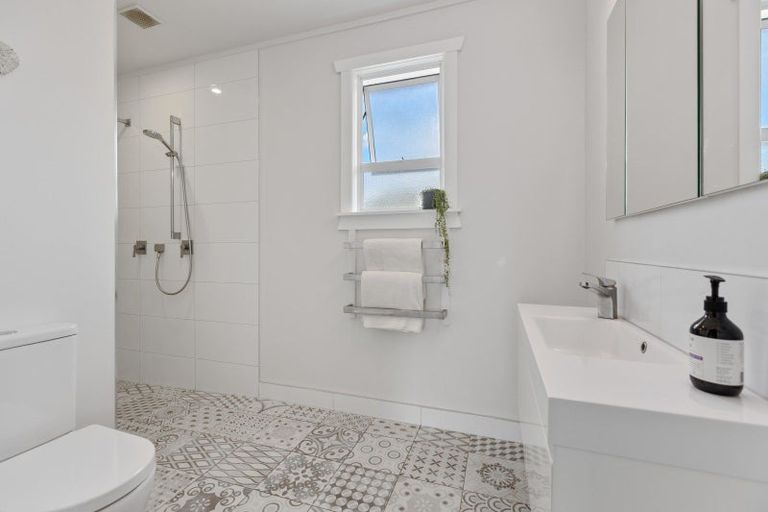 Photo of property in 62 Rewa Street, Inglewood, 4330