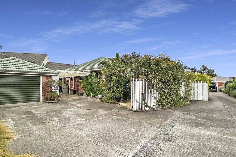 Photo of property in 1/183 Wairakei Road, Bryndwr, Christchurch, 8053